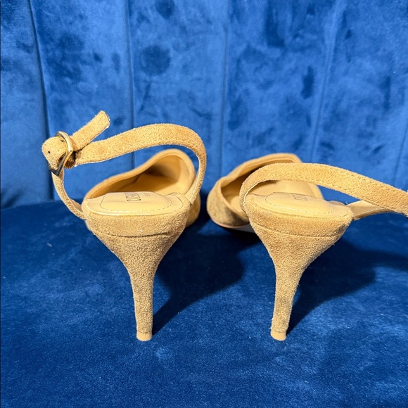 Cushionaire Petula Beige Faux Suede Slingback Heels Women’s Size 8 - Picture 3 of 7